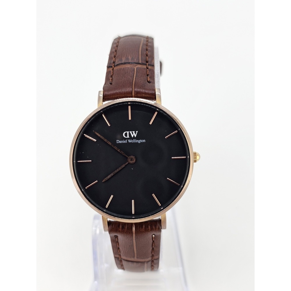 Daniel Wellington Women's Watch 32MM Black Dial NEW Leather Bands NEW Battery